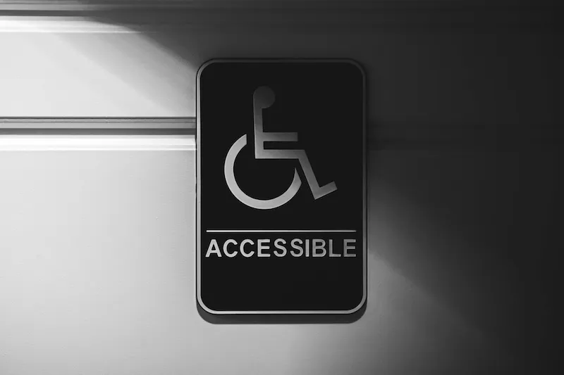 An accessibility sign on a wall.